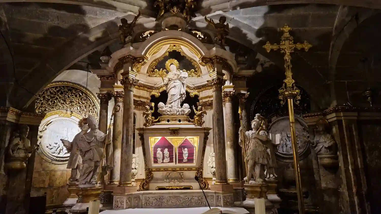 Altar principal de la cripta de la Basílica Santa María de La Seu de Manresa