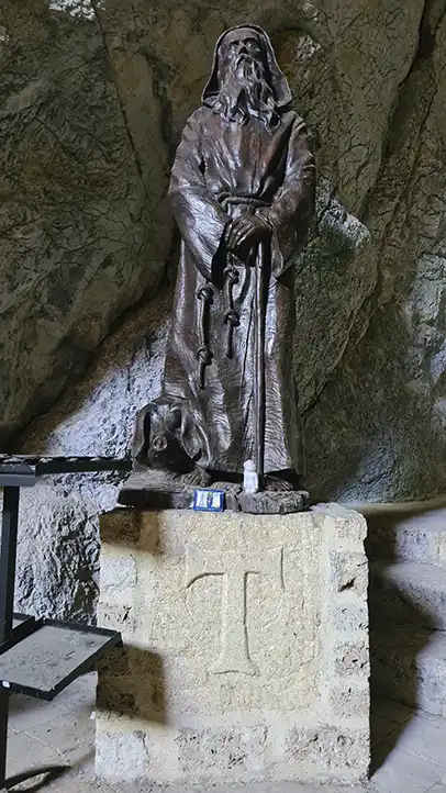 San Antonio Abad, estatua en el interior de La Ermita de Saint Antoine de Galamus