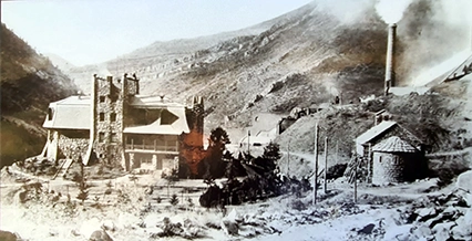 Imagen en blanco y negro del Chalet Güell del Clot del Moro en su época.