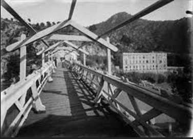 Interior del puente que lleva al Balneario de la Puda de Montserrat