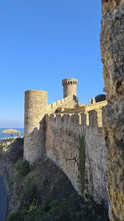 Torres menores que forman parte de la defensa del Castillo de Tossa de Mar